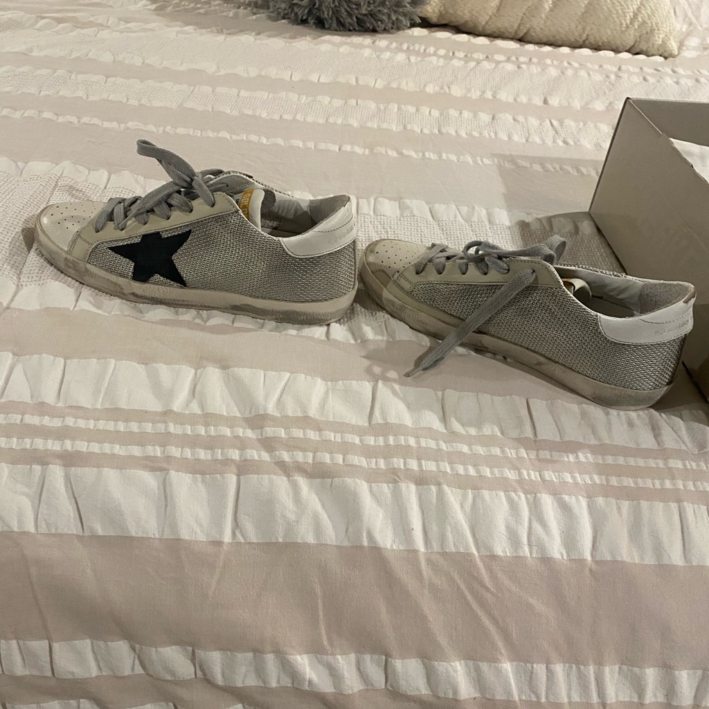 Golden Goose Size 35! Wore Once, Passport, Dust Bag, Box.